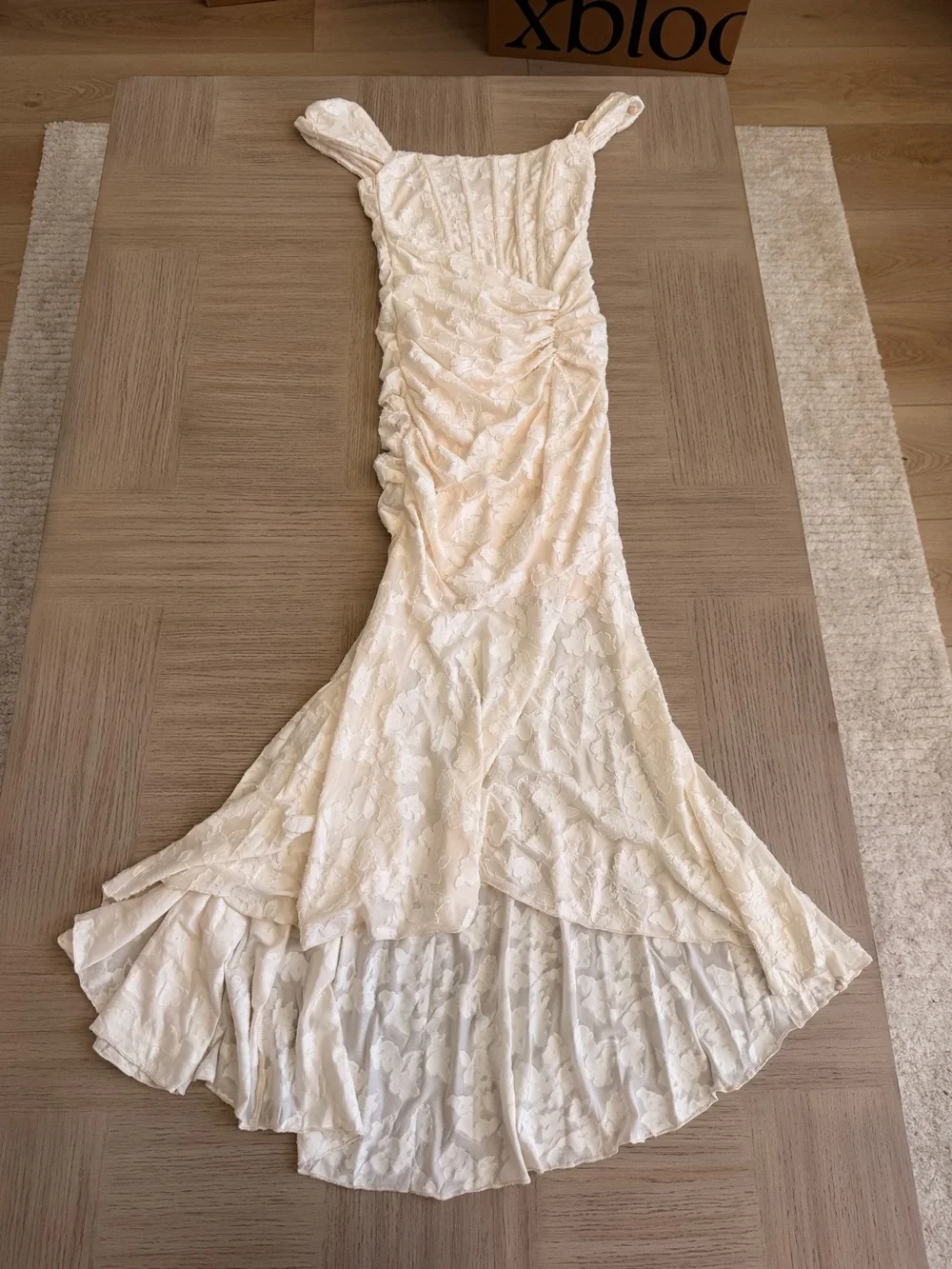 Lace Mermaid Romantic Sleeveless Dress Long With Rouched Back Tapered Train SZ S - Picture 5 of 7